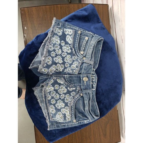 Rue21 Junior's Daisy Dukes Cut Off Distressed Jean Shorts Size 1/2 - Picture 12 of 12